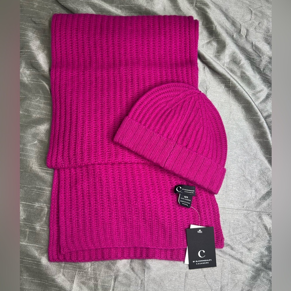 🩷NWTs Bloomingdales Cashmere scarf/hat🩷 - Picture 3 of 5